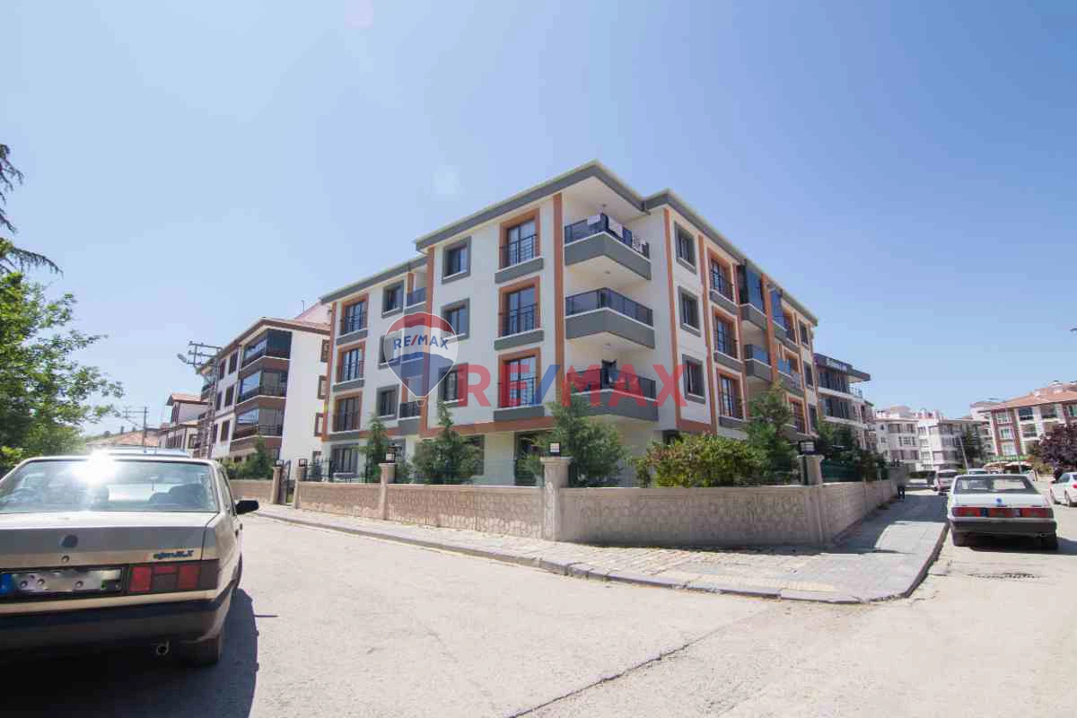 ÇUBUK YAVUZ SELİM MAH. MERKEZİ KONUMDA 3+1 GENİŞ DAİRE