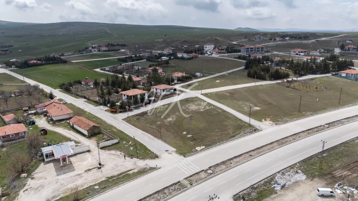 GÖLBAŞI OYACA’DA SATILIK ANAYOLA SIFIR KÖŞE 1.870 M² TICARI ARSA